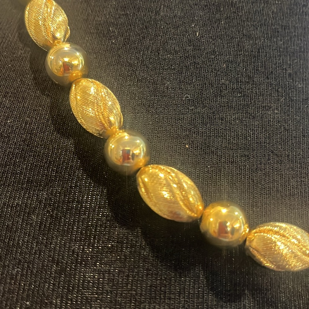 Vintage 1960s Brushed Gold Oval Bead Necklace - Picture 2 of 3